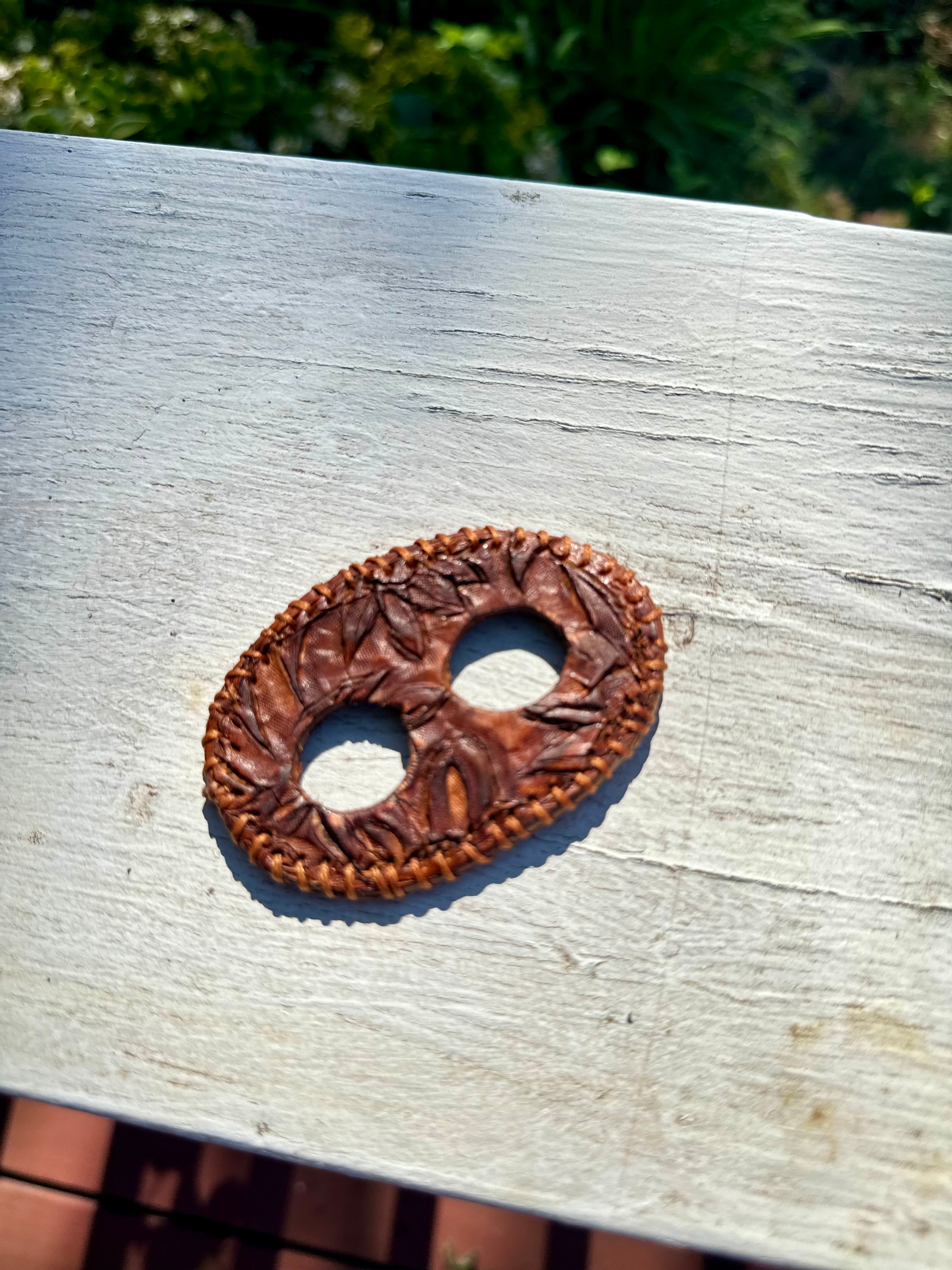 Johnnie Stitch Tee Knot Holder - Tan